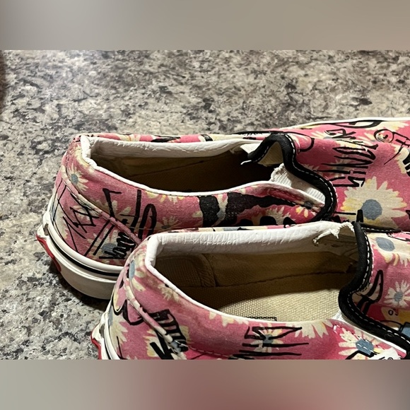 Vans Pink and Black Flats with Artistic Design - Picture 4 of 13